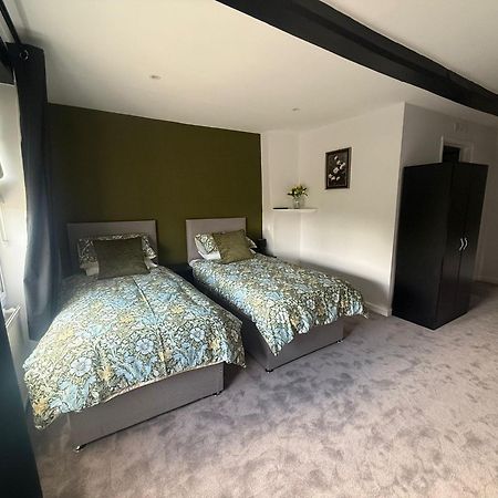 The White Hart Hotell Atworth Eksteriør bilde
