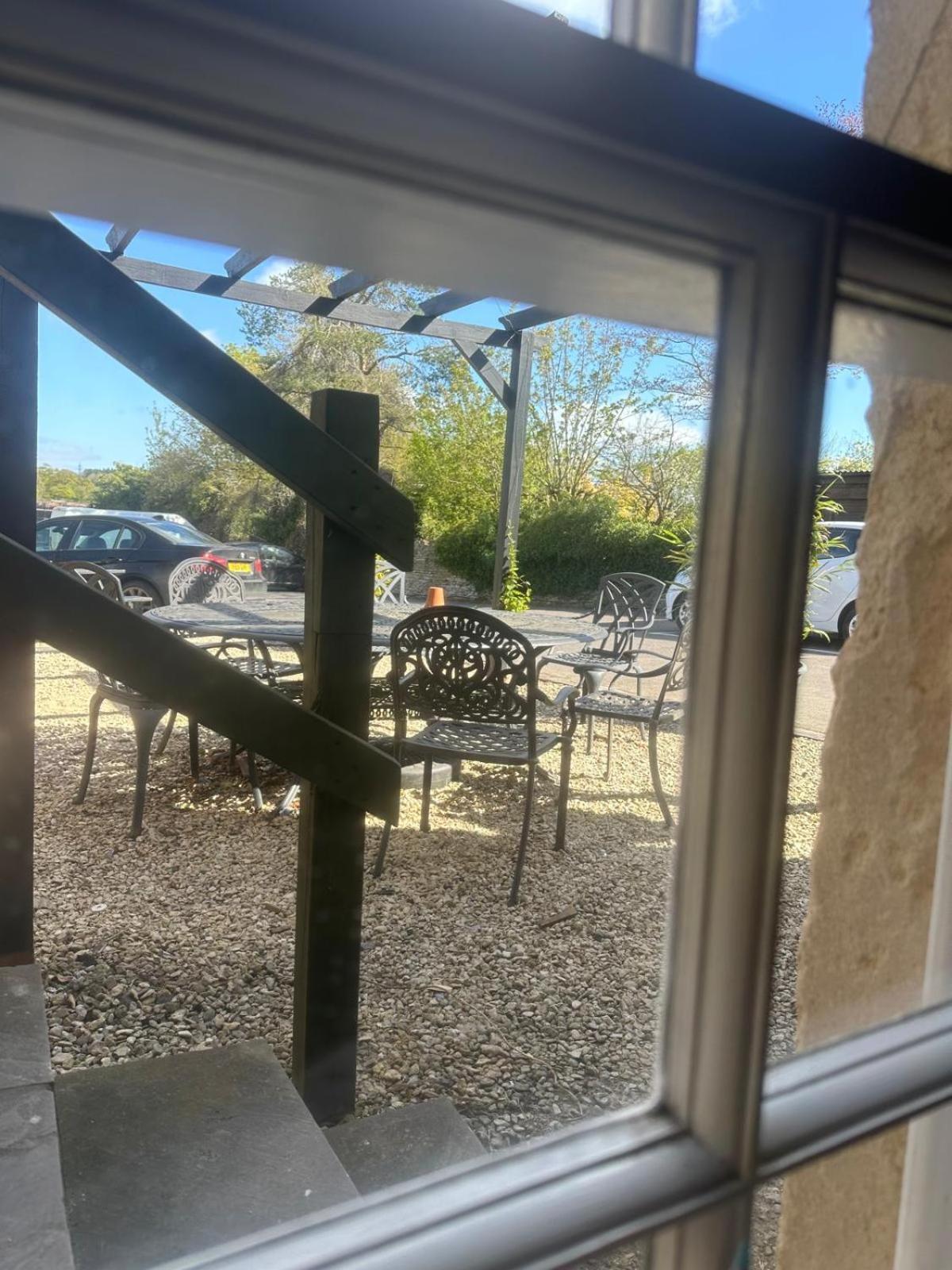 The White Hart Hotell Atworth Eksteriør bilde