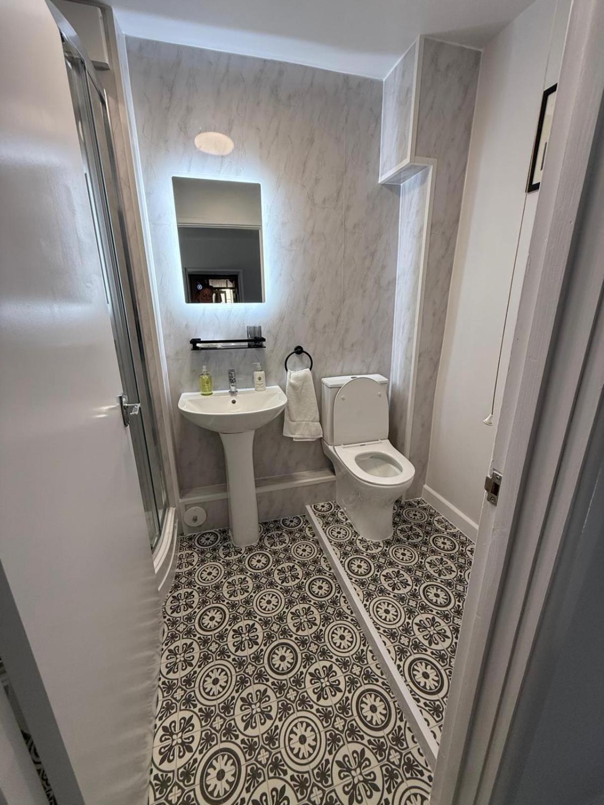 The White Hart Hotell Atworth Eksteriør bilde