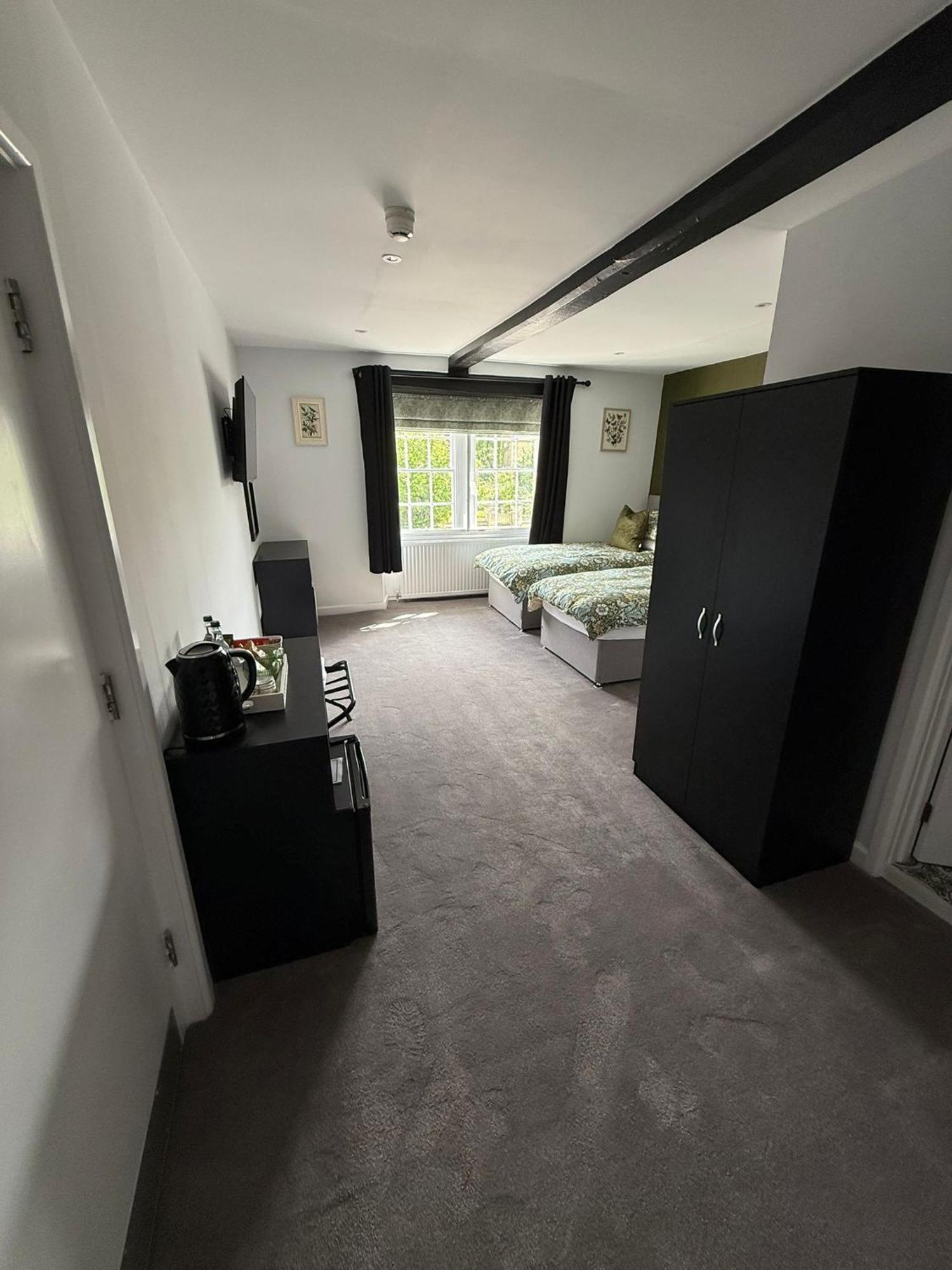 The White Hart Hotell Atworth Eksteriør bilde